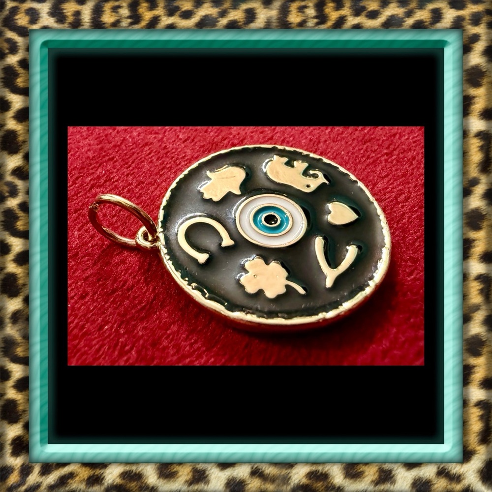 👑✅PRICE FIRM✅ Black and Gold Medallion Pendant with Lucky Symbols. NWOT